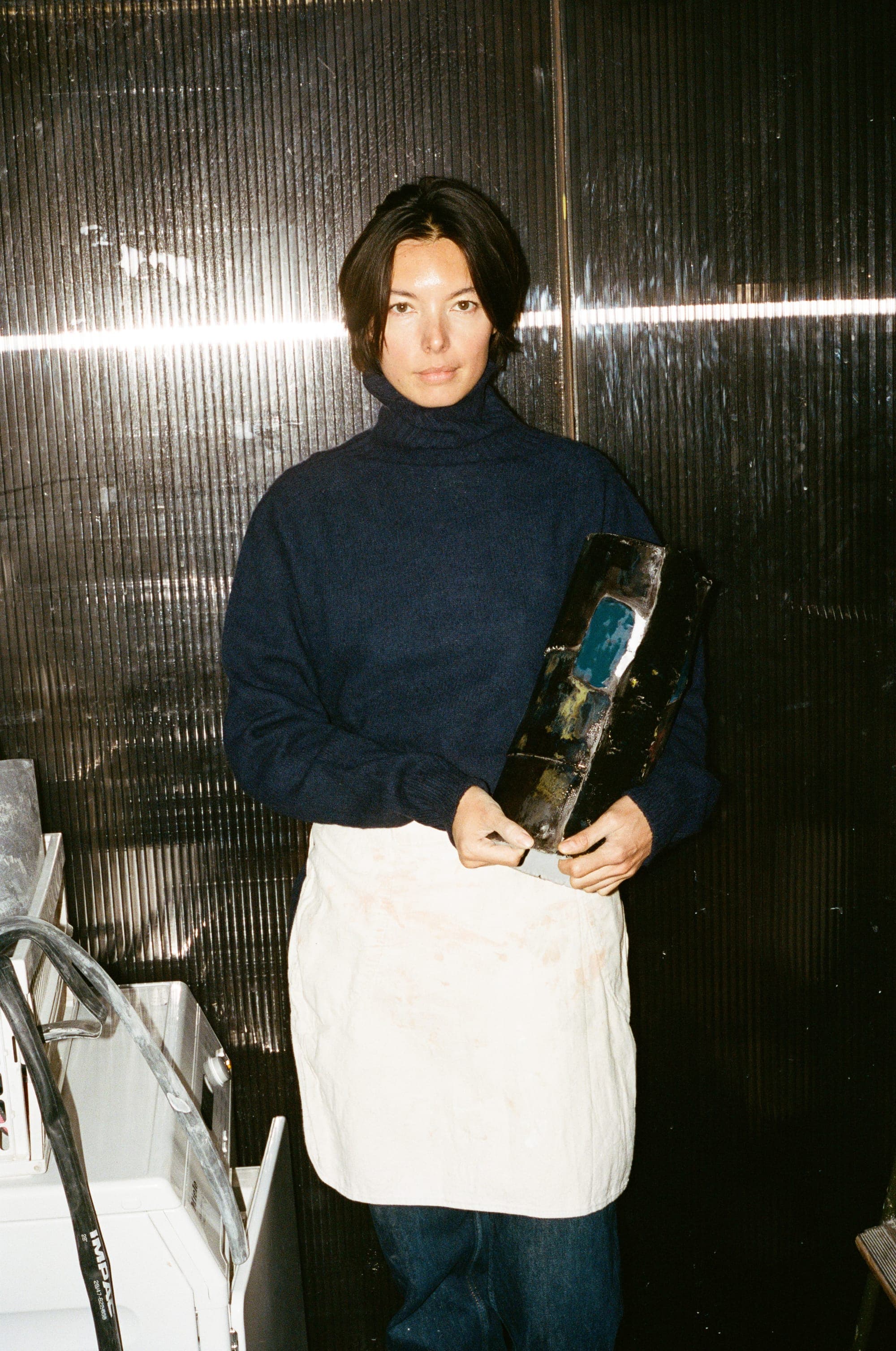 May Liok trägt den Turtleneck in Midnight