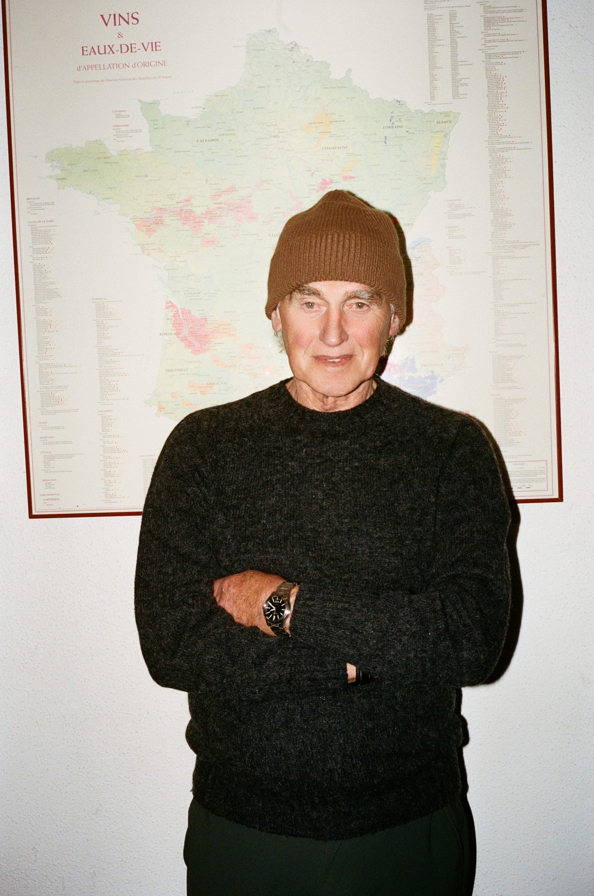Sjaak Nan wearing the Crewneck in Graphite and the Classic Beanie in Walnut