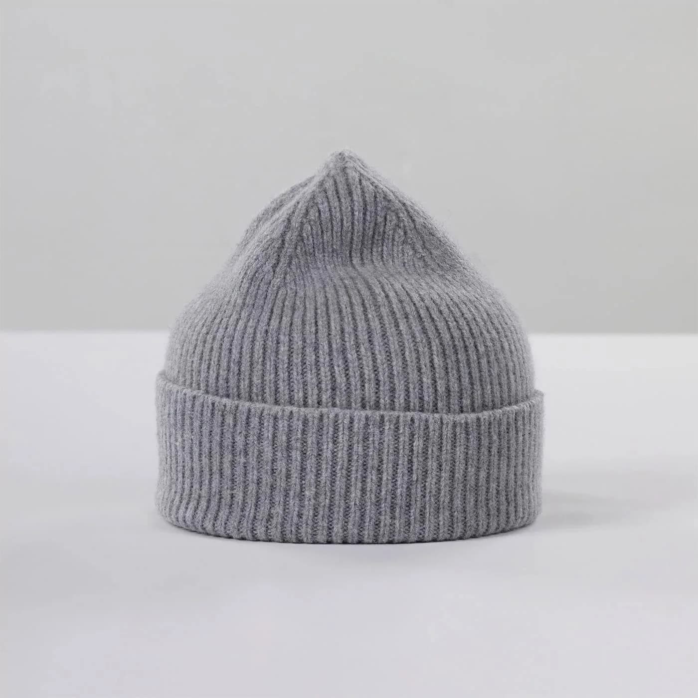 Grijze beanie van Le Bonnet geselecteerd door Ape to Gentleman